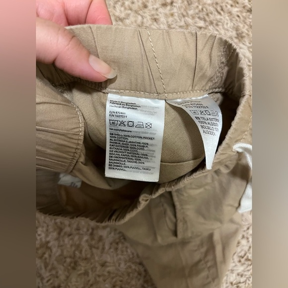 H&M boys long-sleeved navy blue polka-dot shirt and beige shorts - Picture 7 of 10